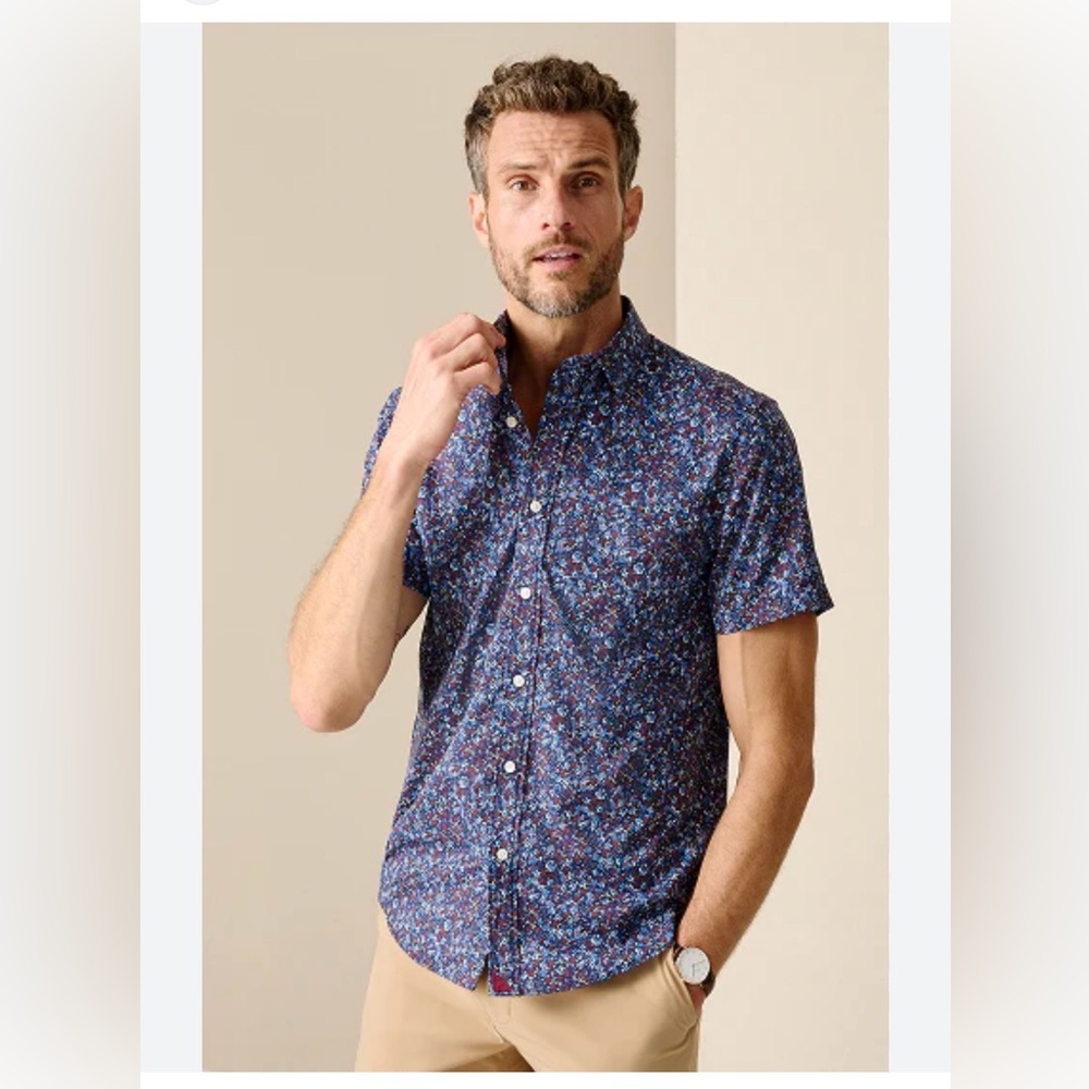 UNTUCKit Men’s Hartwell Blue Floral Casual Shirt Size Medium